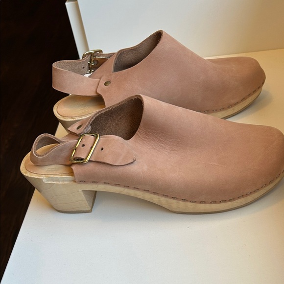 Bryr Blush Pink Leather Clogs - Picture 5 of 6
